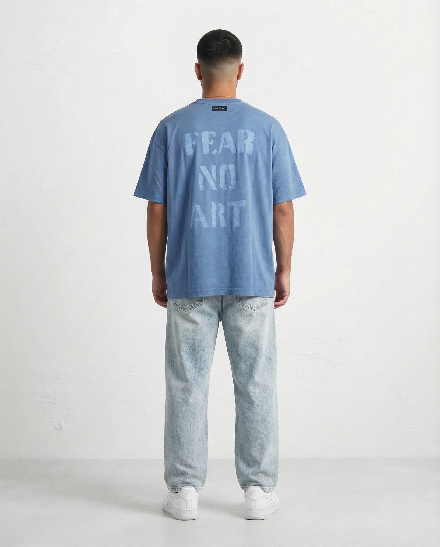 T-shirt fear not art blue
