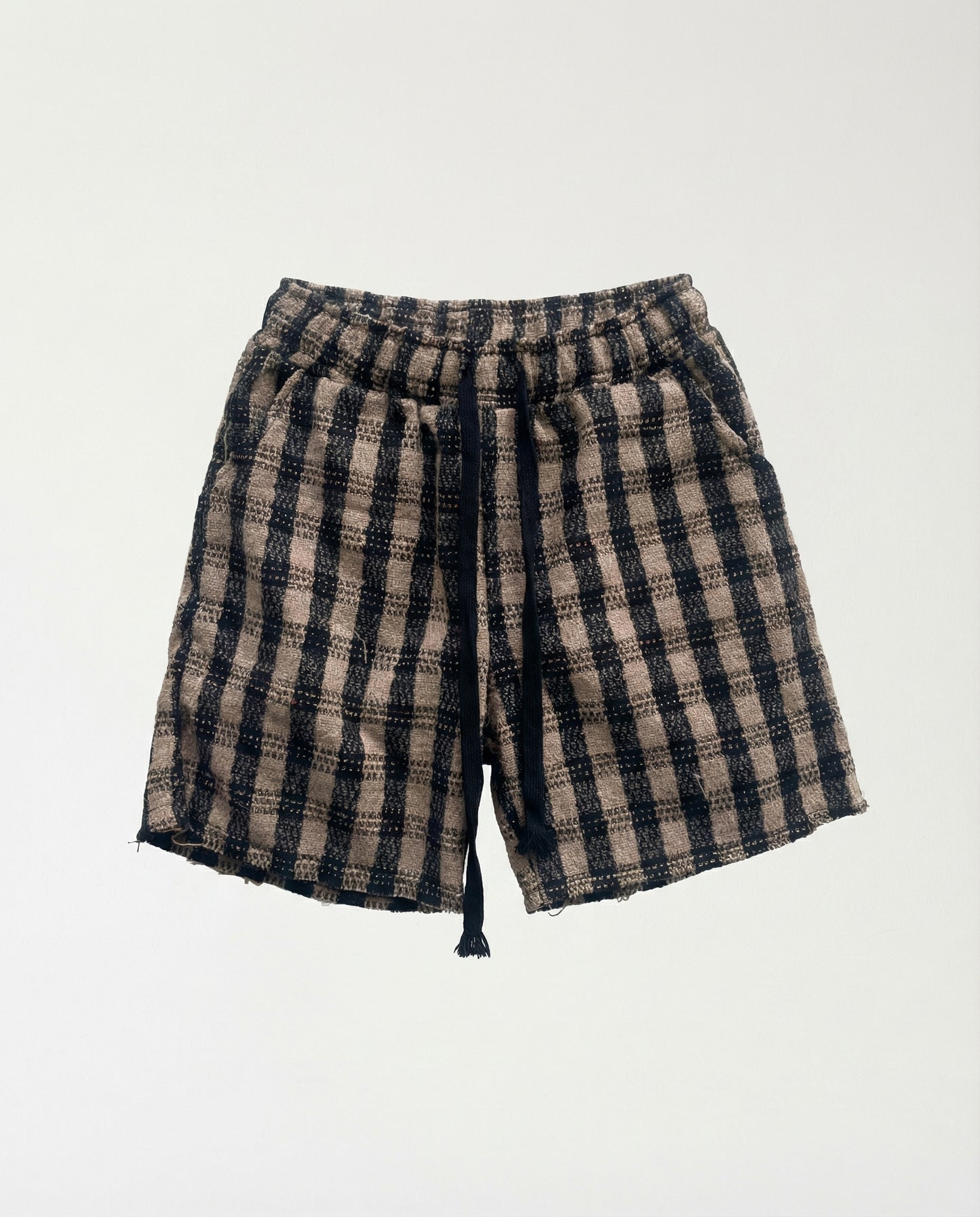 Short - Black and beige desert plaid
