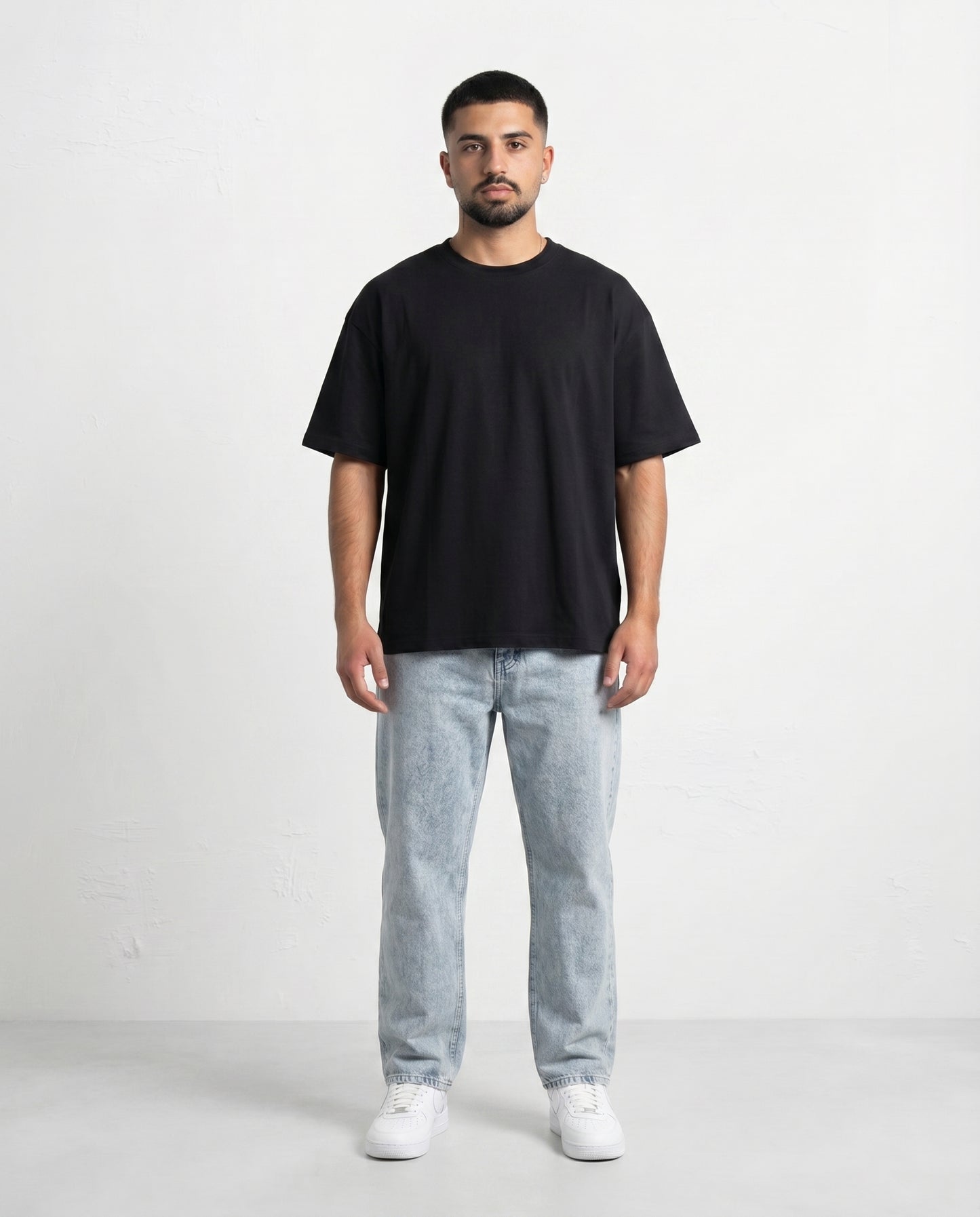 T-shirt collar Black