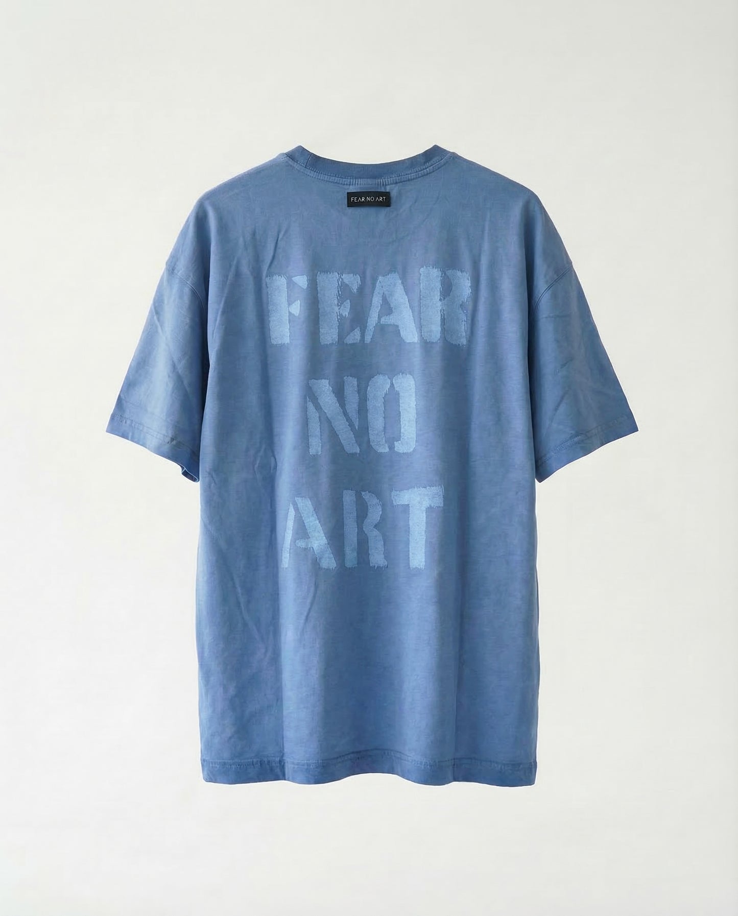 T-shirt fear not art blue