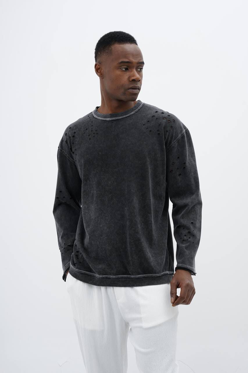 Distressed wash long sleeve black