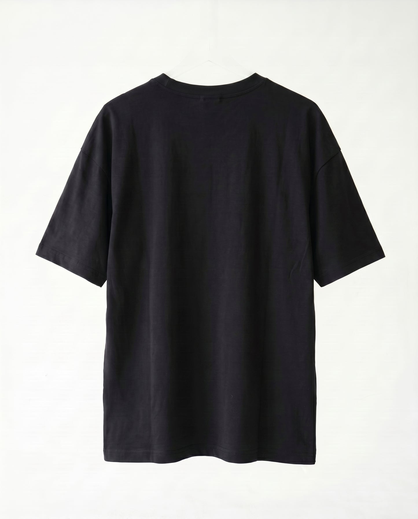 T-shirt collar Black